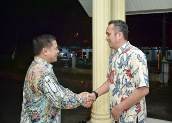 Pj Wali Kota Sabang, Reza Fahlevi bersama unsur Forkopimda Sabang menyambut hangat kedatangan Kepala Kejaksaan Negeri Sabang yang baru Milono Raharjo beserta istri, Enni Purwanty