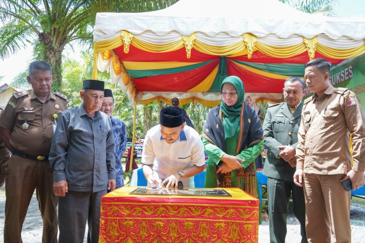 Penjabat (Pj) Bupati Nagan Raya, Fitriany Farhas AP, S.Sos., M.Si meresmikan TPA Inti Nurul Mukhlisin di Desa Kuala Tuha, Kecamatan Kuala Pesisir