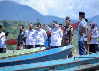 Penjabat (Pj) Bupati Nagan Raya, Fitriany Farhas, AP, S.Sos, M.S menerima curhatan langsung dari keturunan Raja Ubiet pada kunjungannya ke Desa Alue Wakie, Kecamatan Darul Makmur