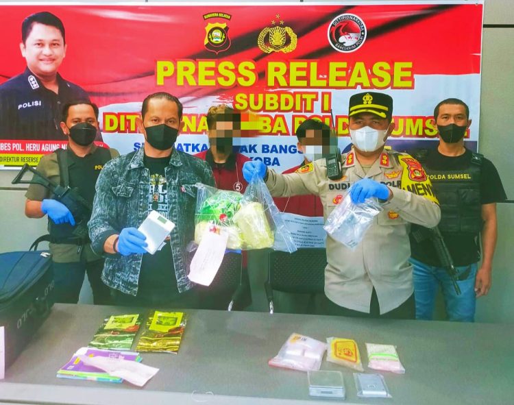 Unit 2 Subdit I dibawah pimpinan AKBP Dudi Novery SE dan AKP Zulfikar SH beserta team berhasil menangkap 2 bandar narkoba yang ada di wilayah Palembang
