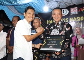 Polres Aceh Barat menerima penghargaan sebagai Mitra inovatif pelayanan publik pada acara malam keakraban SWI Aceh Barat bersama mitra dalam rangka Hari Pers Nasional