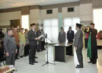 Pj Wali Kota Sabang, Reza Fahlevi resmi melantik dan mengambil sumpah jabatan Andri Nourman sebagai Penjabat Sekretaris Daerah Kota Sabang