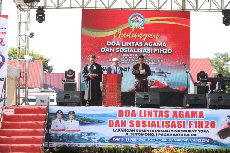 Warga kawasan Danau Toba menggelar doa bersama berharap agar perhelatan F1 Powerboat