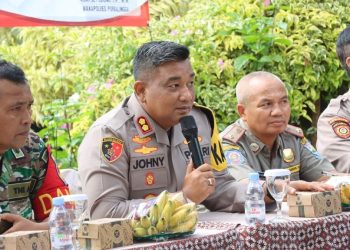 Kapolres Purbalingga AKBP Era Johny Kurniawan memimpin kegiatan Jumat Curhat di wilayah Kecamatan Padamara