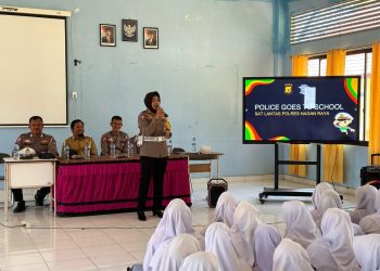 Iptu Hanifah Anas usai menjadi pembina upacara dan memberikan edukasi serta sosialisasi tertib berlalu lintas di SMA Negeri Bunga Bangsa di kecamatan Darul Makmur