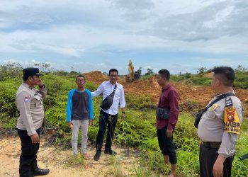 Pengecekan dipimpin oleh Kapolsek Singingi diwakili Kanit Binmas IPDA Febri Siregar dan Kanit Reskrim AIPTU Merian Donal bersama dengan Personil polsek lainnya AIPDA Devi bhabin Desa Kebun Lado, BRIPKA Kiki H anggota Reskrim, BRIPTU Arief anggota Reskrim dan BRIPTU Abdi K anggota Reskrim