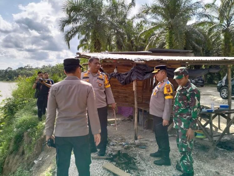 Kapolres Kampar, AKBP Didik Priyo Sambodo, SIK, pimpin langsung razia gabungan ke sejumlah lokasi yang diduga penambangan ilegal di wilayah kecamatan Tambang