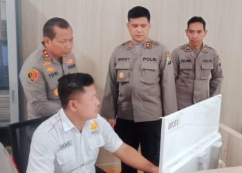 Kapolda Jatim Irjen Pol Dr. Toni Harmanto, M.H. kunjungi Ruang Sentra Pelayanan Kepolisian Terpadu (SPKT) Polda Jatim
