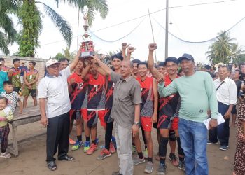 Final Volly Turnamen Trofi PT. Mulia Jaya Trans Tama SE - Maligas Tongah antara Dusun 1 Timbaan dan dusun 3 Sidoarjo yang dilaksanakan Minggu 26 Februari 2023