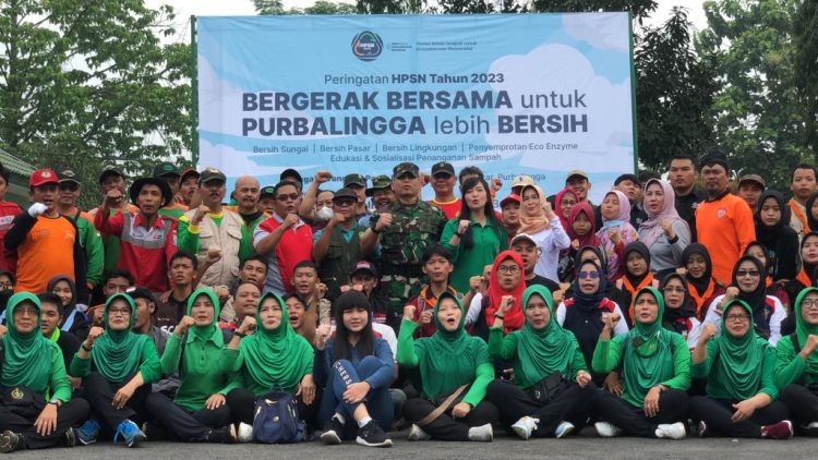 Kegiatan dengan tema "Bergerak Bersama untuk Purbalingga Lebih Bersih" diikuti oleh anggota Kodim 0702/Purbalingga, Lanud JBS, Lintas Komunitas termasuk dari pecinta alam, relawan, pelajar dan mahasiswa