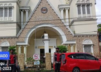 Personel Satuan Samapta Laksanakan kegiatan Paja Somat (polisi jaga gereja dan sholat Jumat), Minggu (26/2/2023) pagi