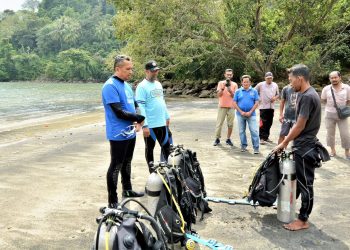 Penanaman terumbu karang yang berlokasi di kedalaman 6 meter di bawah permukaan laut seputar The Hawk's Nest Resort tersebut dilakukan langsung oleh Pj Wali Kota Sabang bersama pihak The Hawk's Nest Resort