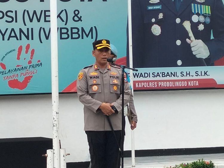 Kapolres Probolinggo Kota AKBP Muhammad Wadi Sa’bani, S.I.K., S.H., Pimpin apel jam Pimpinan, Senin (20/02/2023) pagi