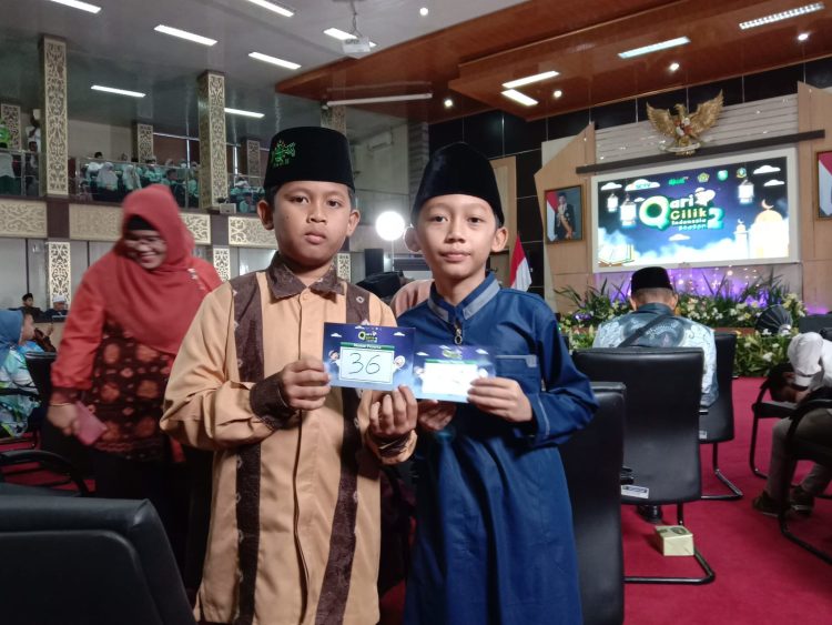 Dua orang peserta perwakilan dari Kabupaten Ogan Komering Ilir (OKI) yakni Ismatullah siswa kelas VI SDN 02 Kayuagung dan M Arkan Sarkasih siswa kelas IV SDN 03 Kayuagung