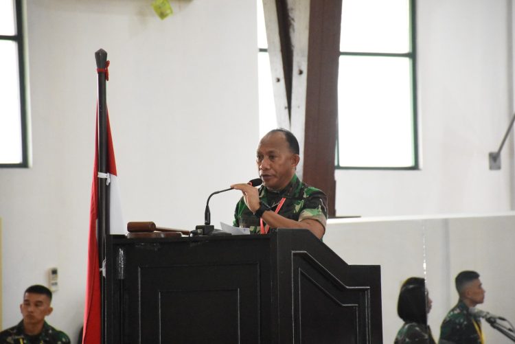 Pangdam XVIII/Kasuari Mayjen TNI Gabriel Lema, S.Sos. saat membuka kegiatan Rapat Pimpinan (Rapim) Kodam XVIII/Kasuari TA. 2023