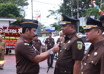 Kejaksaan Negeri Kabupaten Ogan Komering Ilir menggelar upacara serah terima jabatan dihalaman Kejaksaan Negeri Kabupaten Ogan Komering Ilir (Sertijab) Kepala Seksi (Kasi) Pidana Khusus (Pidsus) dan Kasi Intel satu Kasubsi