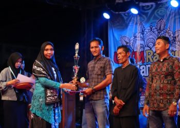 Kategori Rapa'i Saman, tropi dan hadiah secara langsung diserahkan oleh Pj Bupati Nagan Raya, Fitriany Farhas kepada Sanggar Cahaya juara I, Sanggar Tiwah Ceu Nanggroe juara II, dan juara III diperoleh oleh Sanggar Muda Barona