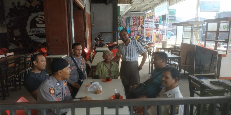 Kegiatan Jumat Curhat dengan personel Polsek Muara