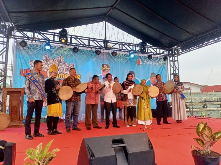 Pembukaan Rameune Expo Nagan Raya 2023, Rabu (01/03/23) yang dibuka secara resmi oleh PJ Bupati Fitriany Farhas