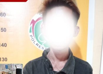 Tim Satuan Reserse Narkoba Polresta Manado kembali menangkap seorang laki-laki berinisial FB (29) pengedar Obat Keras jenis Arkine Thryhexypenidyl pada Selasa (28/2/2023)