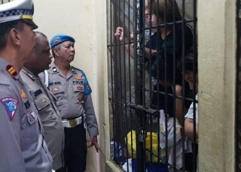 Polsek Malalayang melakukan pengecekan barang milik tahananan. Rabu (01/03/2023)