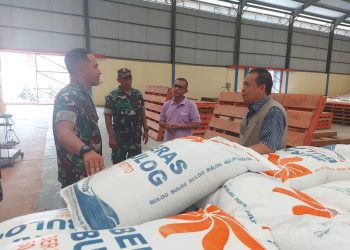 Dandim 0103/ Aceh Utara Letkol Inf Hendrasari Nurhono S.I.P.,M.I.P. melaksanakan kegiatan peninjauan di Gudang Bulog di Kecamatan Blang Mangat Kota Lhokseumawe