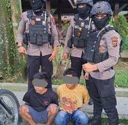 Dua pelaku pencurian sepeda motor dengan kekerasan, Mario dan Rifki Pranata ditangkap Tim Patroli Reaksi Cepat (PRC) Dit Samapta Polda Sumut saat bertransaksi jual beli sepeda motor korban di Jalan Besar Tuntungan (Foto Dok/ Polda Sumut)