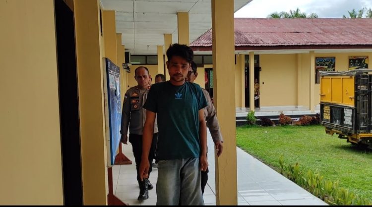 Unit Reskrim Polsekta Tanah Jawa berhasil mengungkap pelaku pencurian buku pelajaran di Sekolah Swasta SMP HKBP Tanah Jawa, Nagori Tanjung Pasir, Kecamatan Tanah Jawa