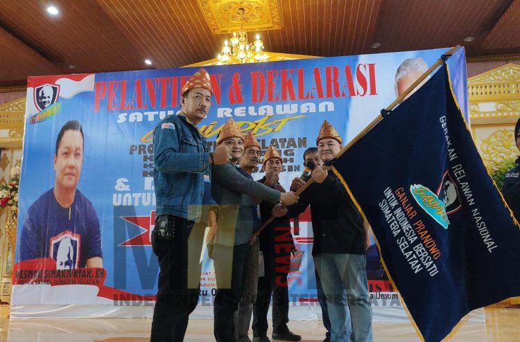 Ketua Umum (Ketum) Kornas Ganjarist, Kris Tjandra, meresmikan pelantikan dan deklarasi Satuan Relawan (Satrel) Provinsi Sumatera Selatan (Sumsel), Kota Palembang, Prabumulih dan Kabupaten Banyuasin, di gedung Serbaguna Graha Bandara Insani, Talang Jambe Palembang