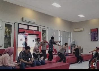 Polisi Resor Probolinggo Kota, melakukan simulasi perampokan bank guna memperkenalkan aplikasi berbasis teknologi yang memang dibuat khusus untuk instansi keuangan dan para pelaku bisnis