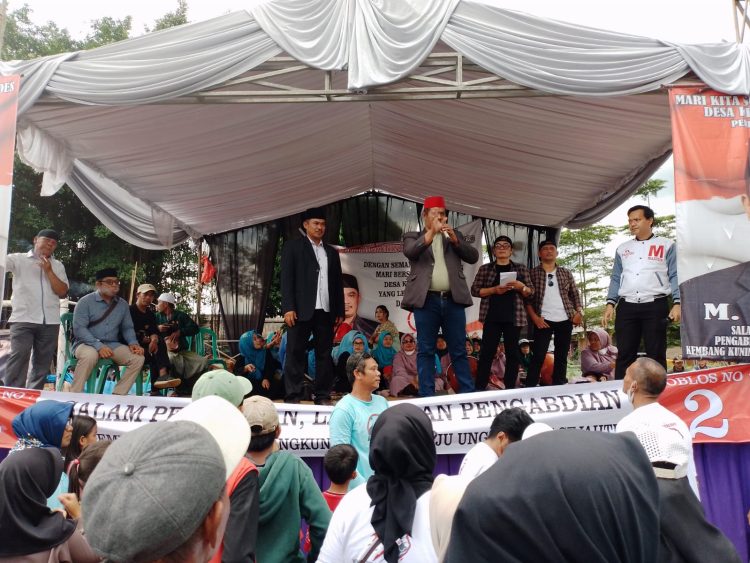 Kampanye di hari Pertama Calon Kepala Desa Kembang Kuning Kecamatan Klapanunggal Kabupaten Bogor nomor 2 Bapak M.Masudin ( Petahana),yang dilaksanakan di Lapangan Sepak Bola Pakuan Kecamatan Klapanunggal