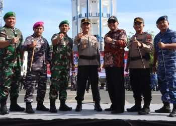 Jajaran TNI-Polri di Kota dan Kabupaten Tegal melaksanakan apel bersama untuk memantapkan sinergitas aparat keamanan, kegiatan bertempat di jalan Pancasila Kawasan Alun-alun Kota Tegal, Selasa (7/3/2023)