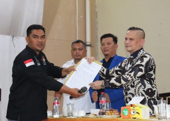 Yayasan Advokasi Rakyat Aceh Perwakilan Subulussalam Ketua Edi Sahputra Bako melaporkan langsung tentang persoalan lahan eks HGU PT Laot Bangko kepada Anggota Komisi III DPR RI H. Nazaruddin Dek Gam