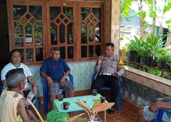Bhabinkamtibmas) Kelurahan Kefamenanu Utara, Bripka. M Virmon, SH mendatangi warga binaannya di RT. 012 dan RT. 013, Kelurahan Kefamenanu Utara, Kecamatan Kota, Kabupaten TTU