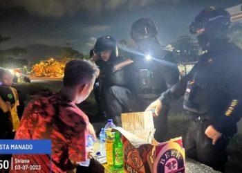 Patroli Rayon Samapta Polresta Manado melaksanakan kegiatan patroli Sibulan (Sikat Pemabuk Jalanan) di wilayah Sindulang