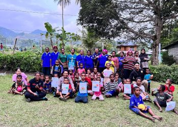 Gerakan baca tulis yang diajarkan langsung Srikandi Cycloop Polres Jayapura berlangsung di rumah Honai Gabus Papua Pintar Jalan Toladan Sentani Kab. Jayapura