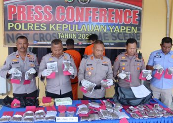 Kepolisian Resor Kepulauan Yapen menggelar Press Release Penyalahgunaan Narkotika Jenis Ganja, Kamis (9/3/23)