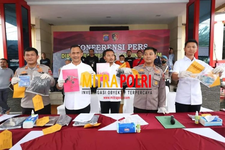 Kabid Humas Polda Sumut didampingi Wadirkrimum Polda Sumut AKBP Alamsyah dan Kapolres Simalungun AKBP Ronald Sipayung di Mapolda Sumut saat Press Rilis