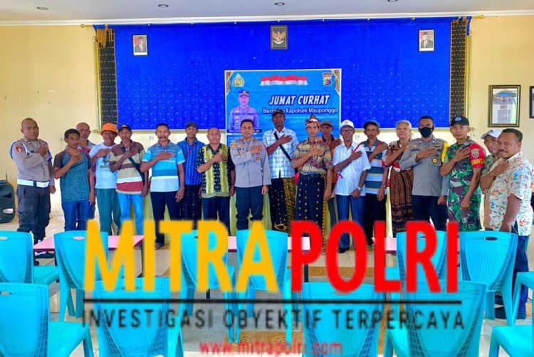 Pelaksanaan kegiatan Patroli Dialogis dan Sambang Masyarakat melalui kegiatan Jumat Curahan Hati (Curhat) oleh Personil Polsek Mauponggo