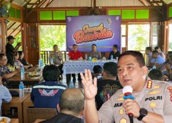 Polresta Manado menggelar kegiatan silaturahmi dan berkomunikasi kepada masyarakat yang bernuansa Jumat Bacirita, yang pada saat ini mengambil tema “ Torang Samua pelopor keselamatan berlalu lintas"