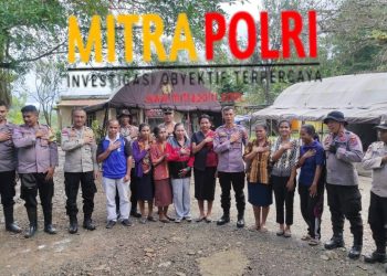 Polres Belu yang turun memberikan bantuan berupa tenda, terpal dan peralatan Sekolah, Sabtu (11/3/2023)