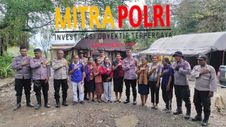 Polres Belu yang turun memberikan bantuan berupa tenda, terpal dan peralatan Sekolah, Sabtu (11/3/2023)