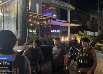 Personel Sat Samapta Polres Manado presisi pada sejumlah Tempat keramaian di wilayah hukum Polresta Manado, Sabtu (11/3/2023) Malam