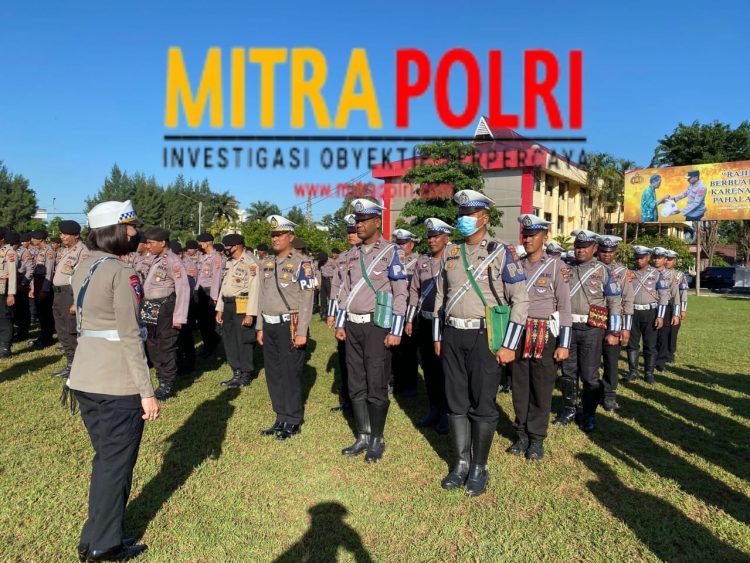 Guna mendukung Usaha Mikro Kecil Menengah (UMKM) seluruh personel Polda NTT diwajibkan menggunakan Tas motif tradisional Provinsi NTT