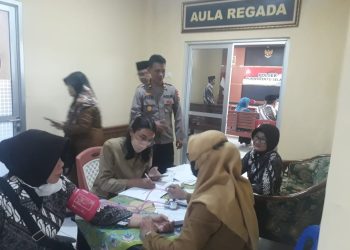 Sebanyak 35 Purnawirawan Polri atau pensiunan polisi mengikuti vaksinasi Covid-19 yang digelar petugas Kesehatan Puskesmas Kecamatan Purwokerto Selatan