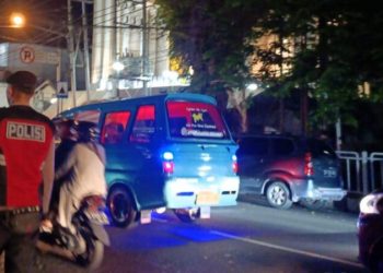 Personel Polresta Manado dengan melaksanakan patroli Silau Mata pada wilayah yang dianggap rawan terjadi gangguan keamanan dan Ketertiban, Minggu (12/03/2023)