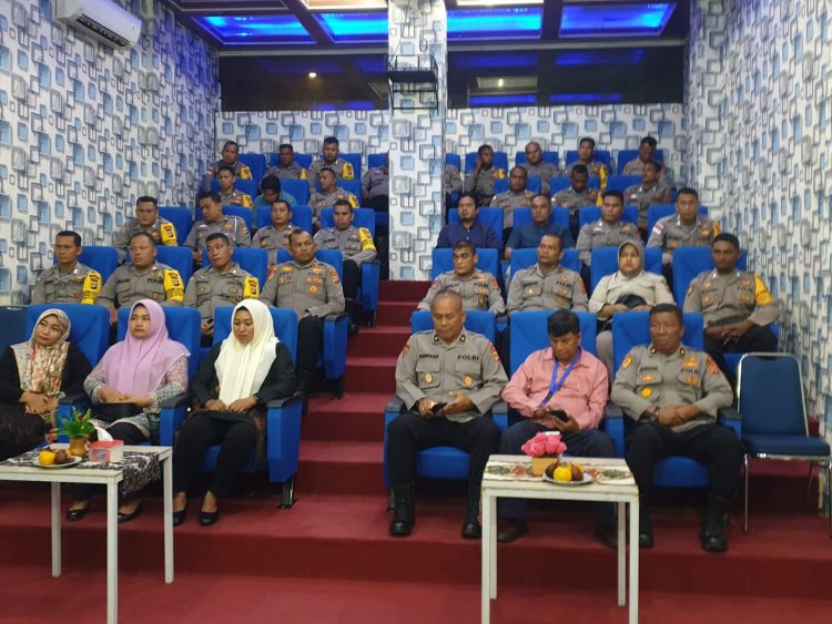 Bhabinkamtibmas dan ibu-ibu Bhayangkari Kepolisian Resort (Polres) Sabang, mengikuti pelatihan Bimbingan Teknik Jurnalistik, bekerja sama dengan Persatuan Wartawan Indonesia (PWI) Sabang