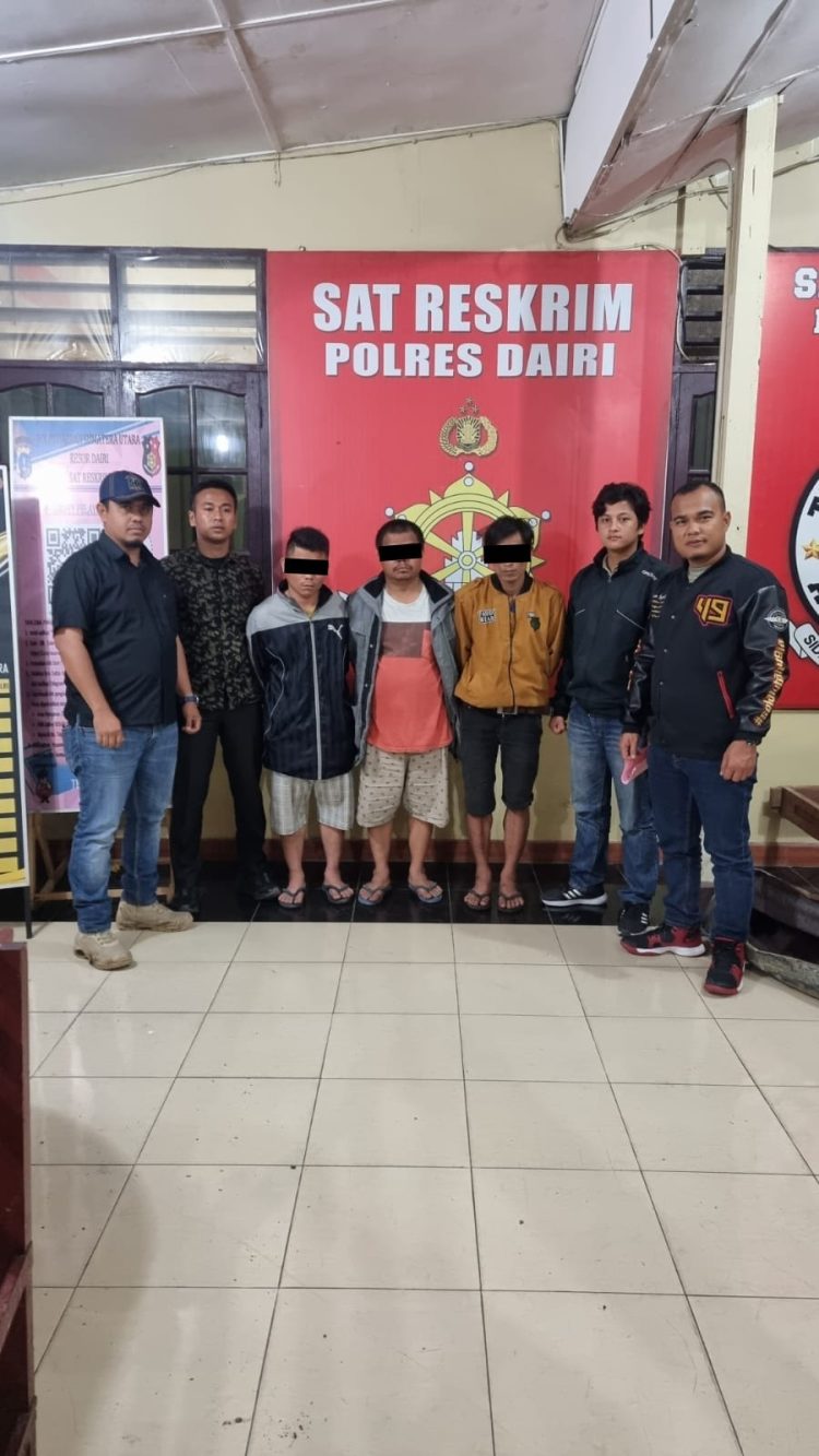 Penangkapan 3 (tiga) pria dewasa diduga melakukan tindak pidana memanen, memungut hasil hutan didalam hutan tanpa memiliki hak atau persetujuan dari pejabat yang berwenang