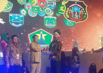 Pemerintah Kabupaten Mappi Provinsi Papua Selatan menerima penghargaan Universal Health Coverage (UHC) 2023 sebagai apresiasi atas komitmen penghargaan UHC Award
wujud dukungan Jaminan Kesehatan Nasional (JKN)