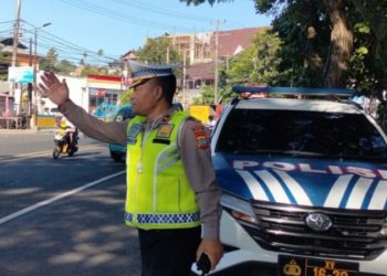 Personel Satlantas Polresta Manado tak henti-hentinya melakukan kegiatan rutin pengaturan, Penjagaan, pengawalan dan Patroli (Turjawali)